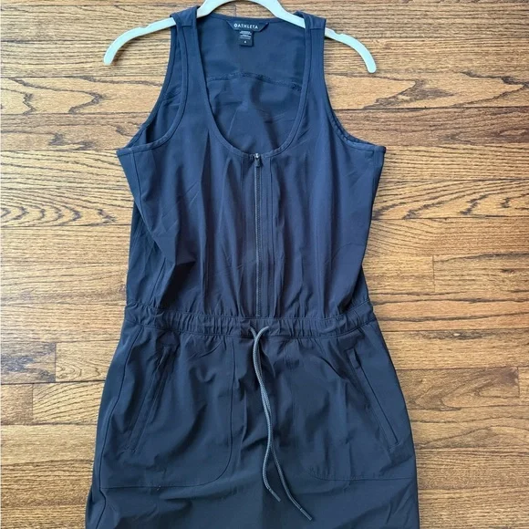 Athleta Expedition Dress- size 4. EUC - Picture 3 of 8